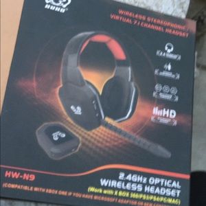 Wireless game counsel headset